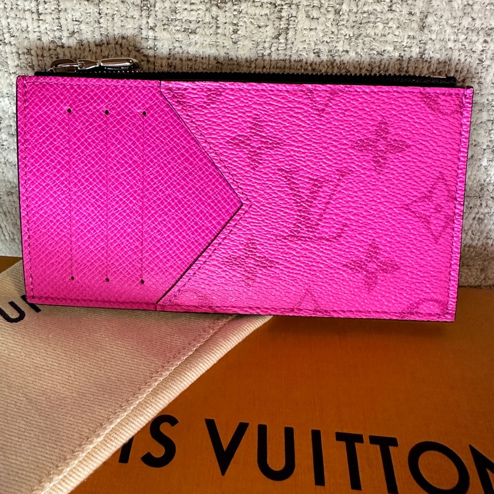 New LOUIS VUITTON Coin Card Holder Taigarama
Monogram Fuchsia Pink M30777